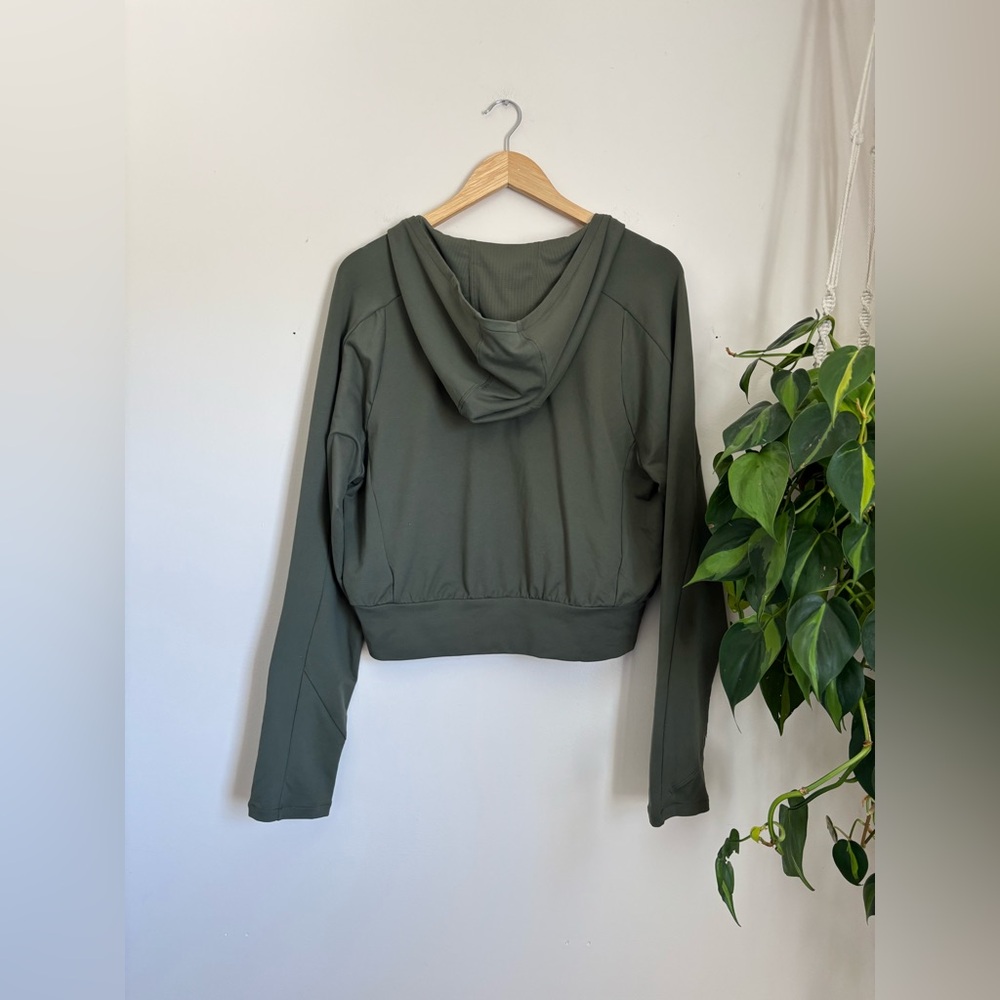 North Face Motivation Wrap Hoodie in Olive - Picture 7 of 8